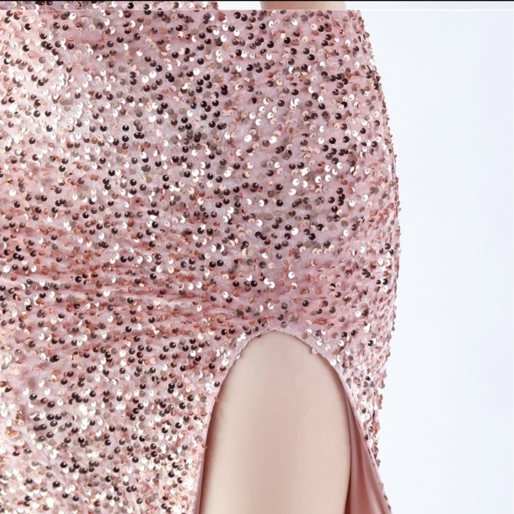 Elegant Sleeveless Sequin Wedding Dress - Picture 11 of 15